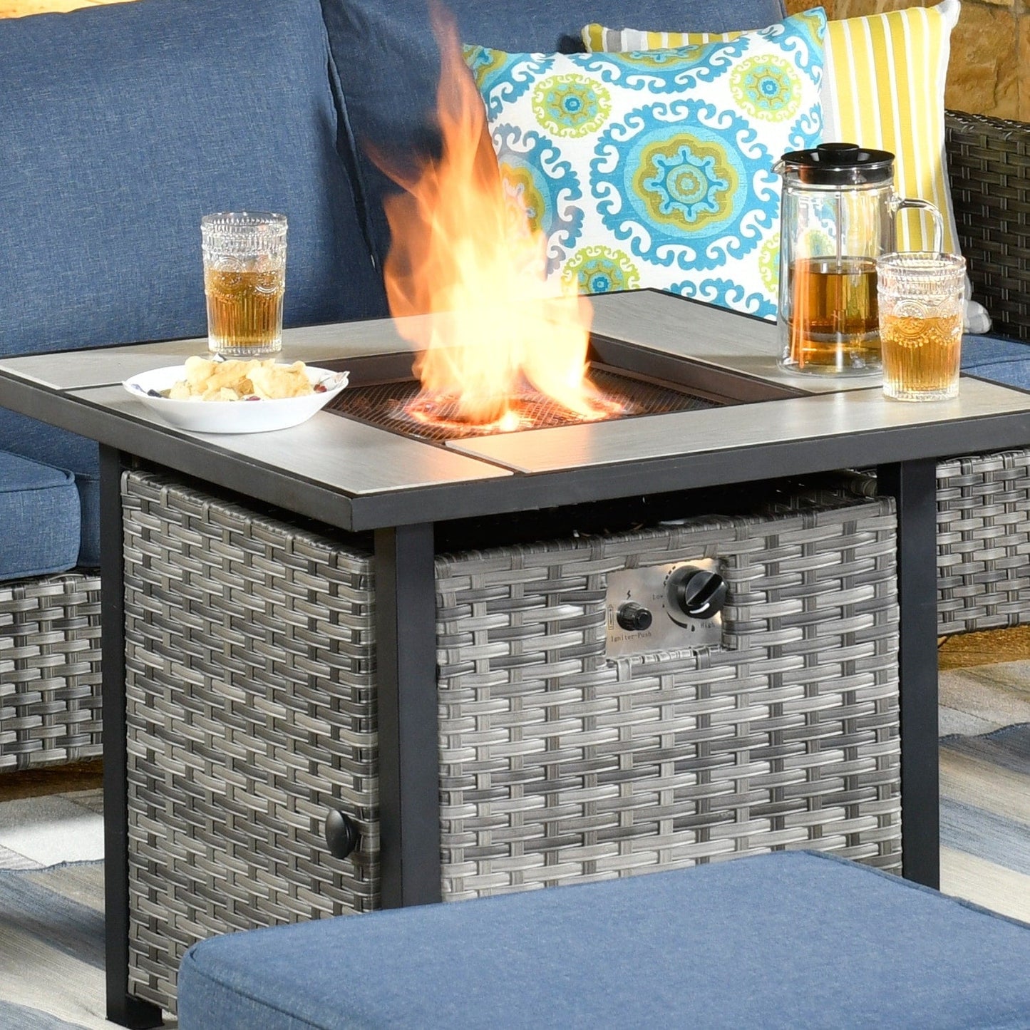 Set da conversazione in vimini per esterni OVIOS da 6 pezzi con braciere da 30 cm