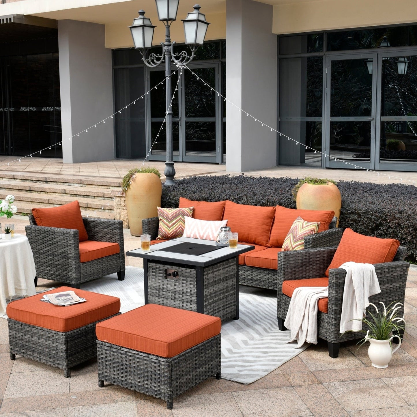 Set da conversazione in vimini per esterni OVIOS da 6 pezzi con braciere da 30 cm