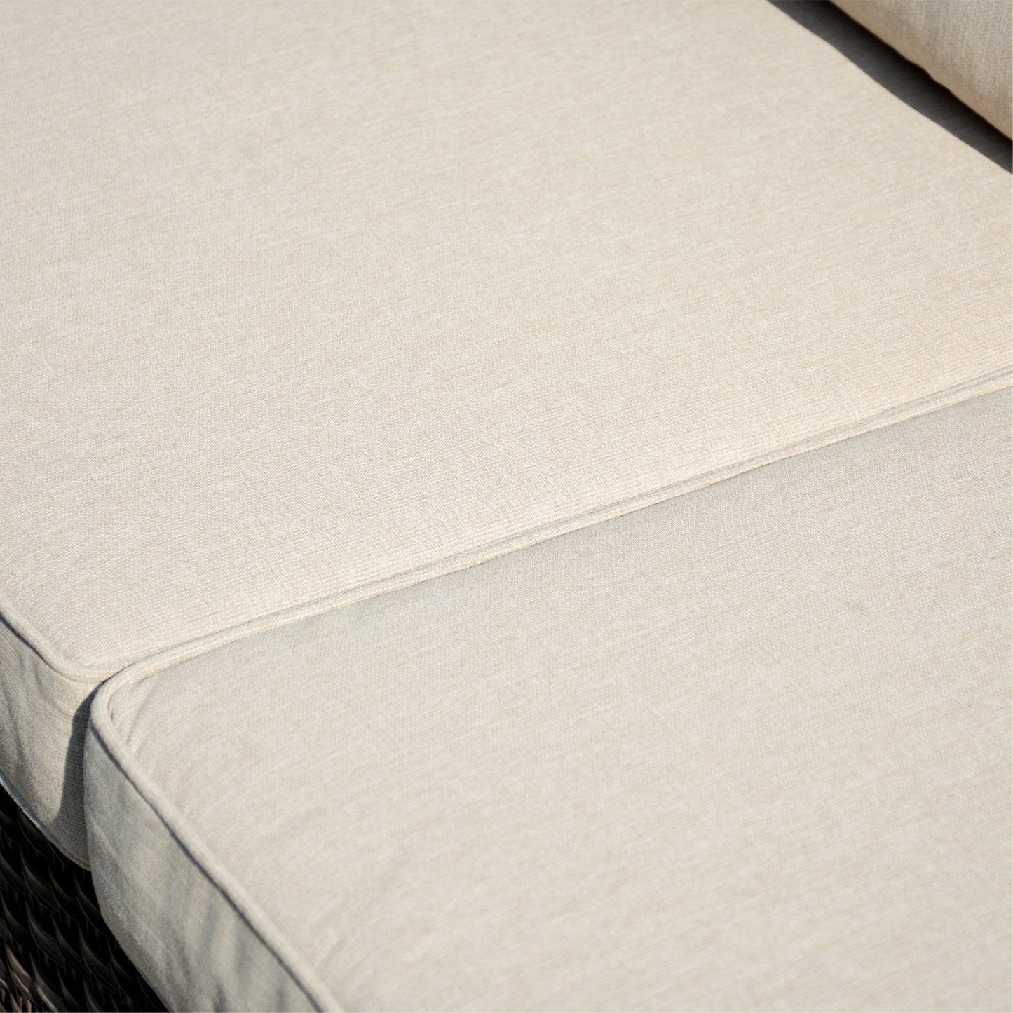 Set da conversazione in vimini per patio esterno OVIOS da 6 pezzi con tavolo con piano in vetro