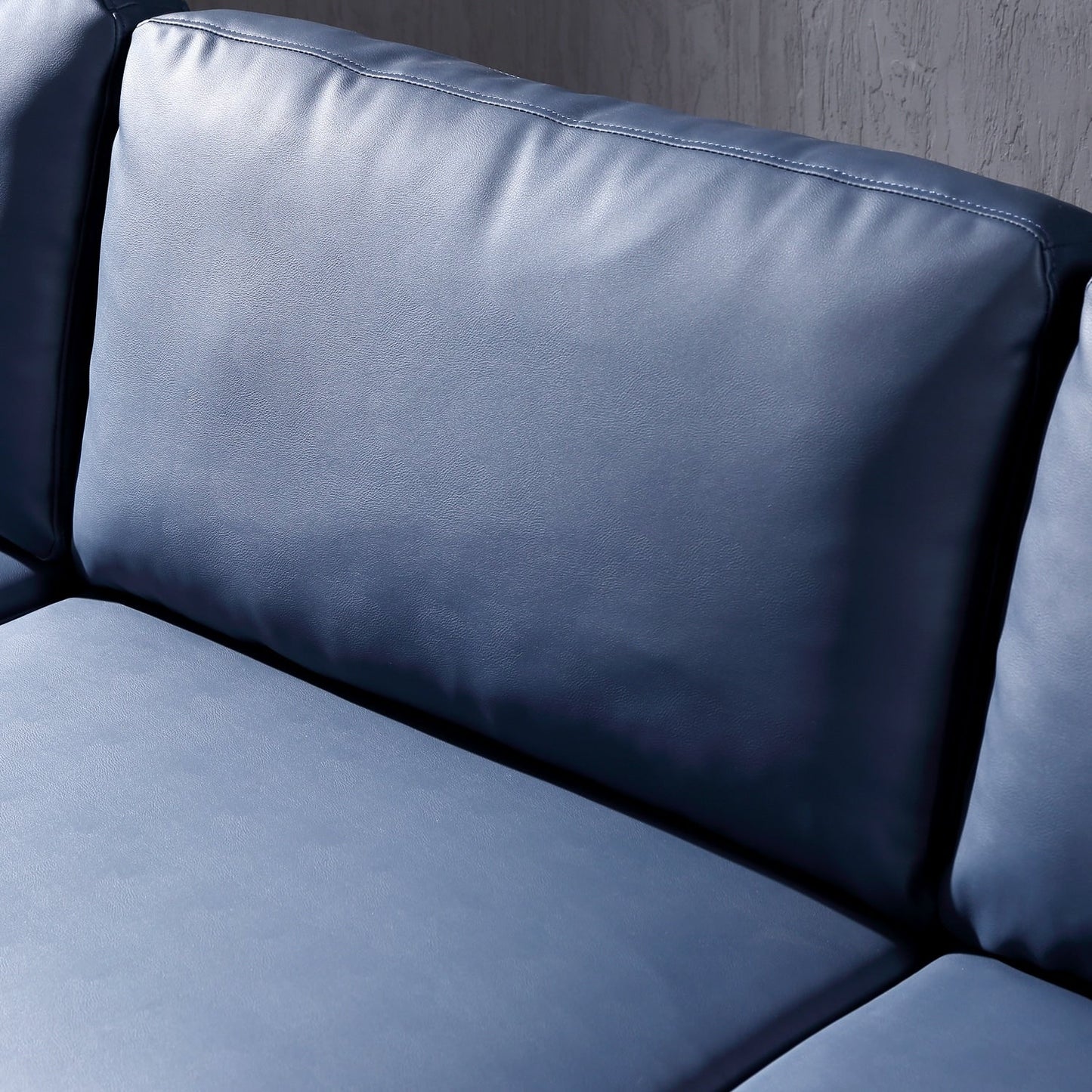 Divano chaise longue reversibile OVIOS con cuscini soffici e gambe in metallo