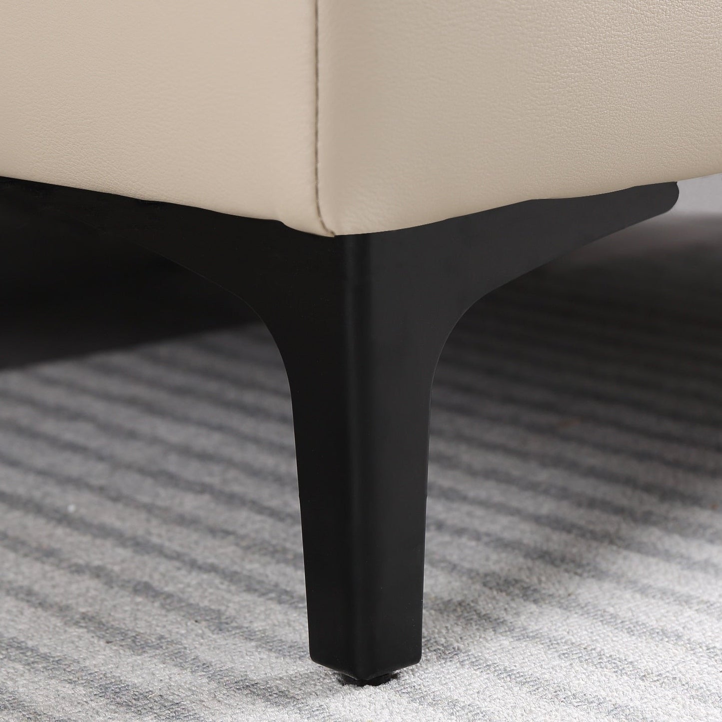 Divano chaise longue reversibile OVIOS con cuscini soffici e gambe in metallo