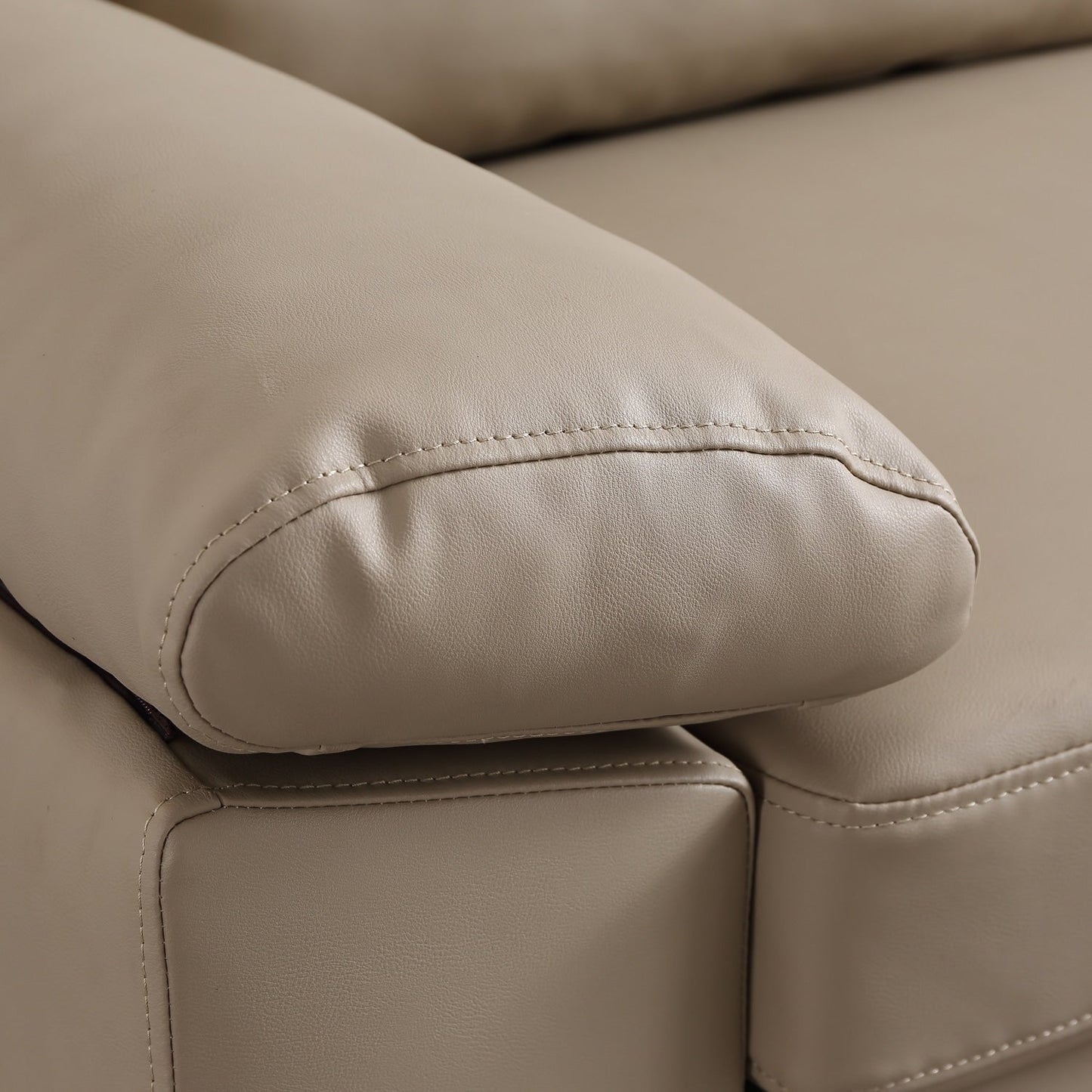 Divano chaise longue reversibile OVIOS con cuscini soffici e gambe in metallo