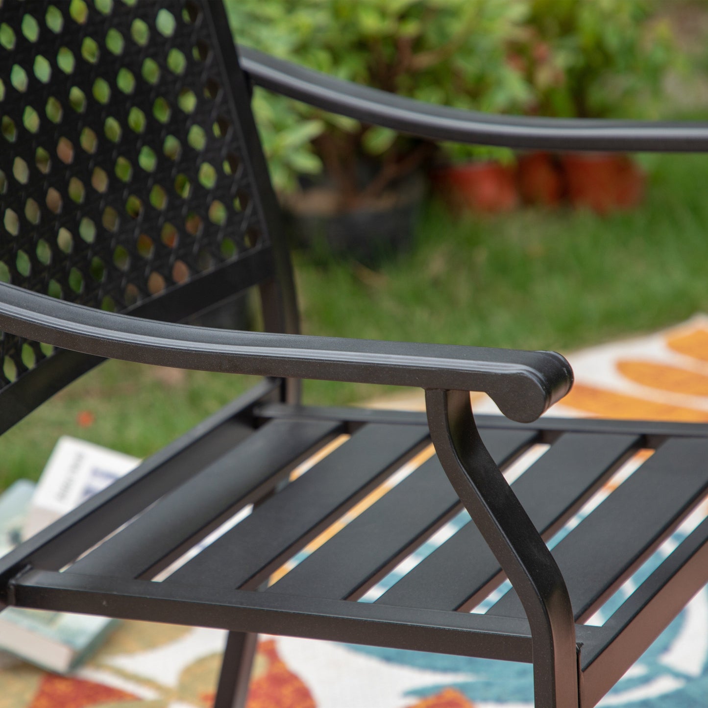 Set da pranzo da giardino da 7 pezzi in metallo con rivestimento E, composto da 6 sedie con schienale migliorato e 1 tavolo in metallo con foro per ombrellone