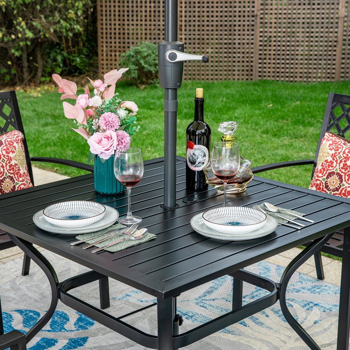 MAISON ARTS Set da pranzo per patio da 6 pezzi con ombrellone a 3 livelli e inclinazione automatica da 10 piedi: 4 sedie da esterno in metallo, 1 tavolo da pranzo quadrato in metallo