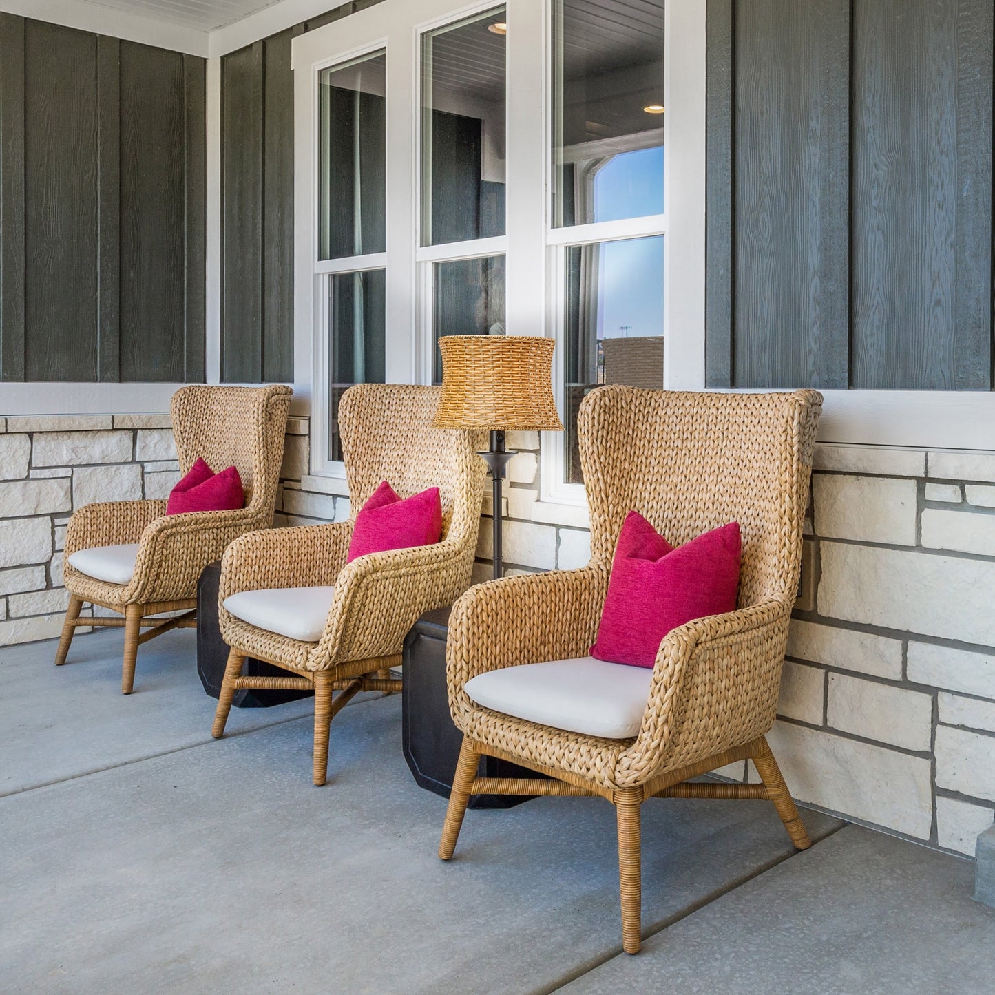 Lampada da tavolo per esterni Pocologan Tan da 25,25 pollici di Havenside Home - 12,5 L x 12,5 W x 25,25 H