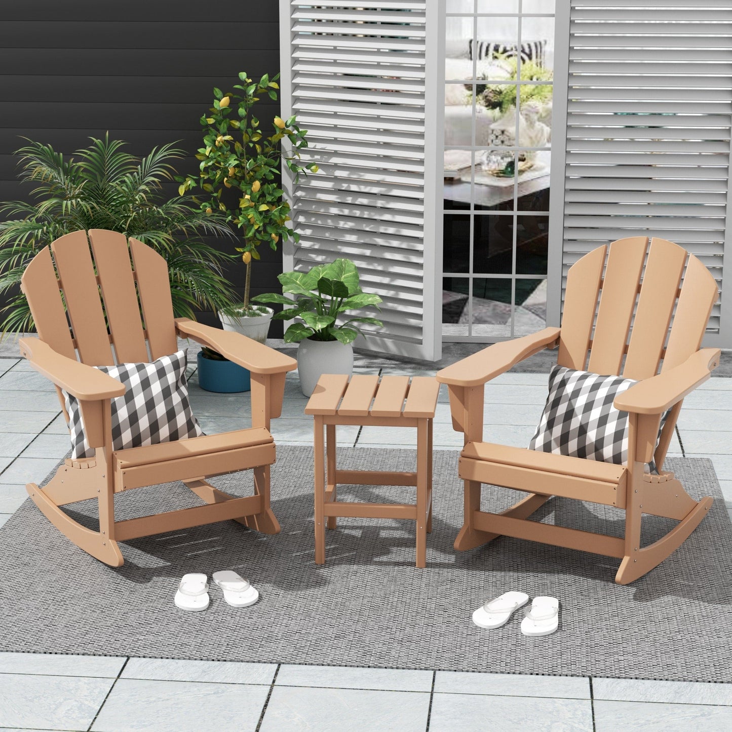 Sedie a dondolo da esterno per patio Polytrends Laguna HDPE adatte a tutte le stagioni con tavolino laterale (set da 3 pezzi)