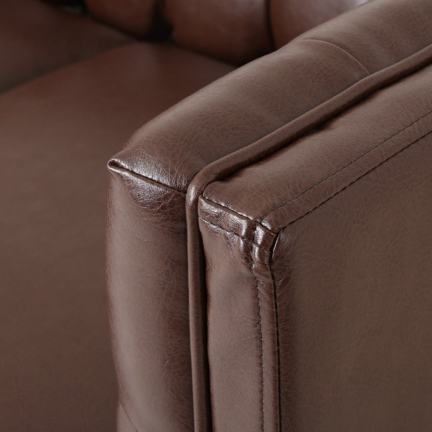 Divano a 3 posti capitonné in similpelle Pondway di Christopher Knight Home