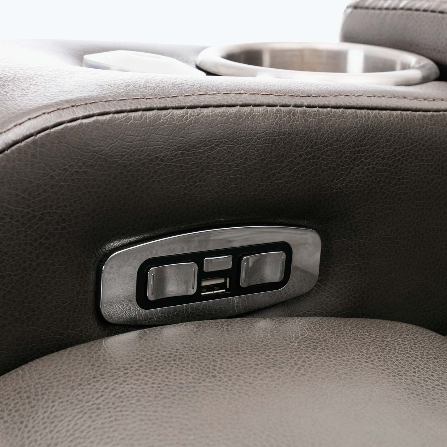 Poltrona reclinabile Power Motion con porta di ricarica USB e bracciolo nascosto, con pratico portabicchieri e stereo