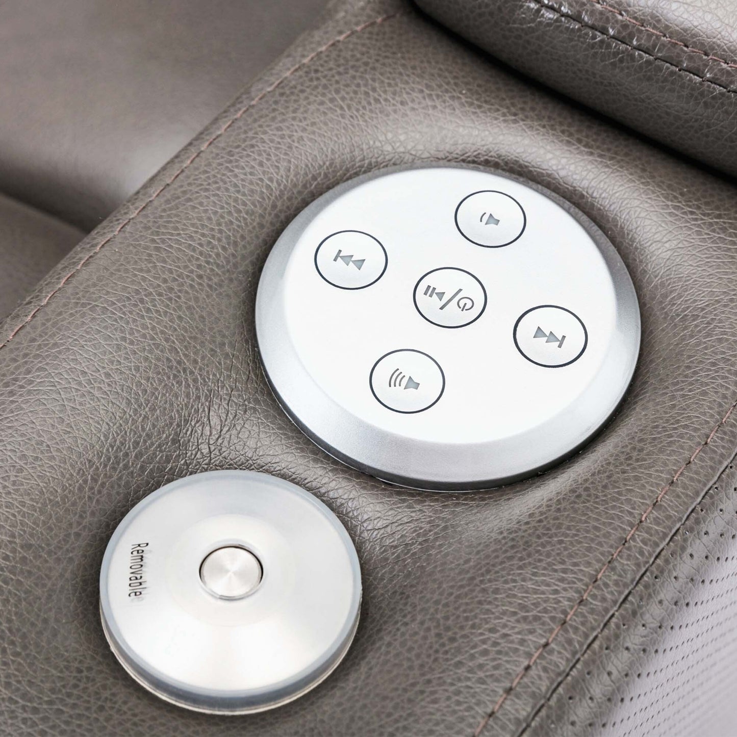 Poltrona reclinabile Power Motion con porta di ricarica USB e bracciolo nascosto, con pratico portabicchieri e stereo