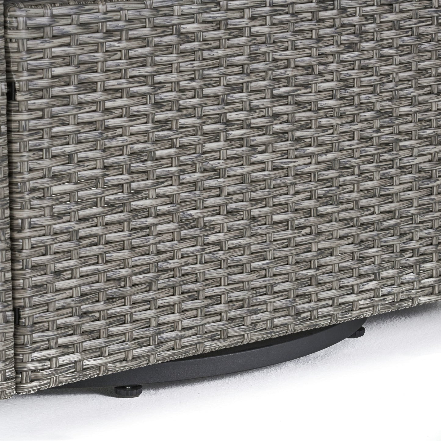 Poltrona girevole da esterno in vimini Puerta di Christopher Knight Home