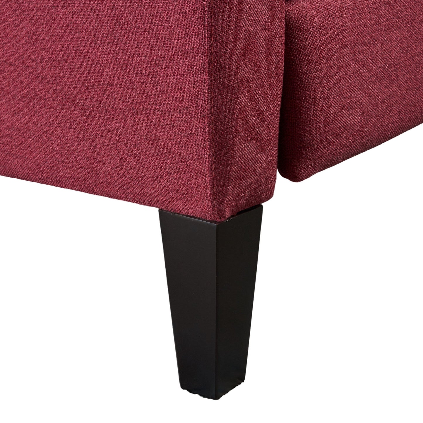 Poltrona reclinabile con schienale a spinta, gambe in legno di betulla, trapuntatura in poliestere con bottoni rossi