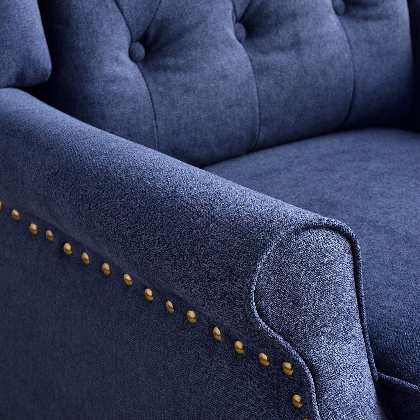 Poltrona reclinabile con schienale imbottito e gambe in legno