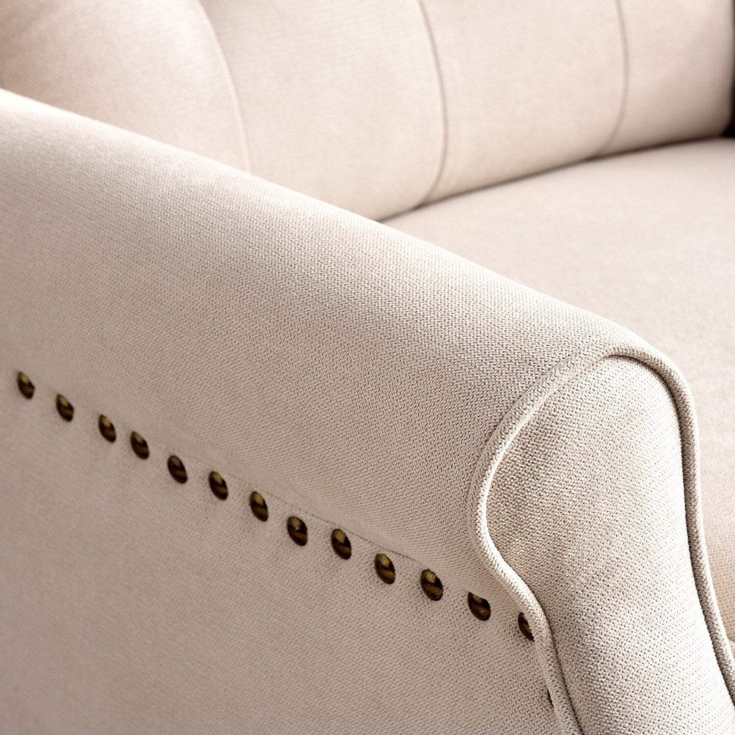 Poltrona reclinabile con schienale imbottito e gambe in legno