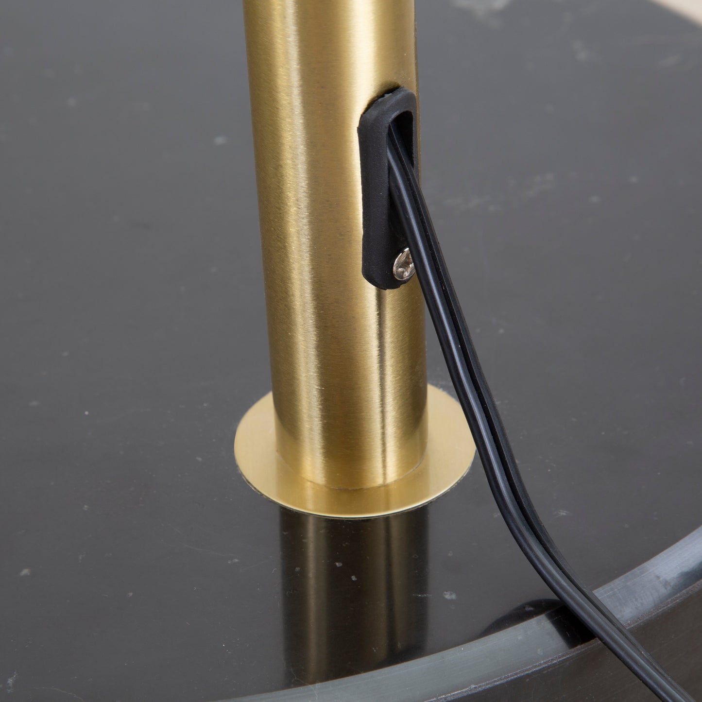 Lampada da terra ad arco regolabile in acciaio Q-Max 81 con paralume extra large e base in marmo