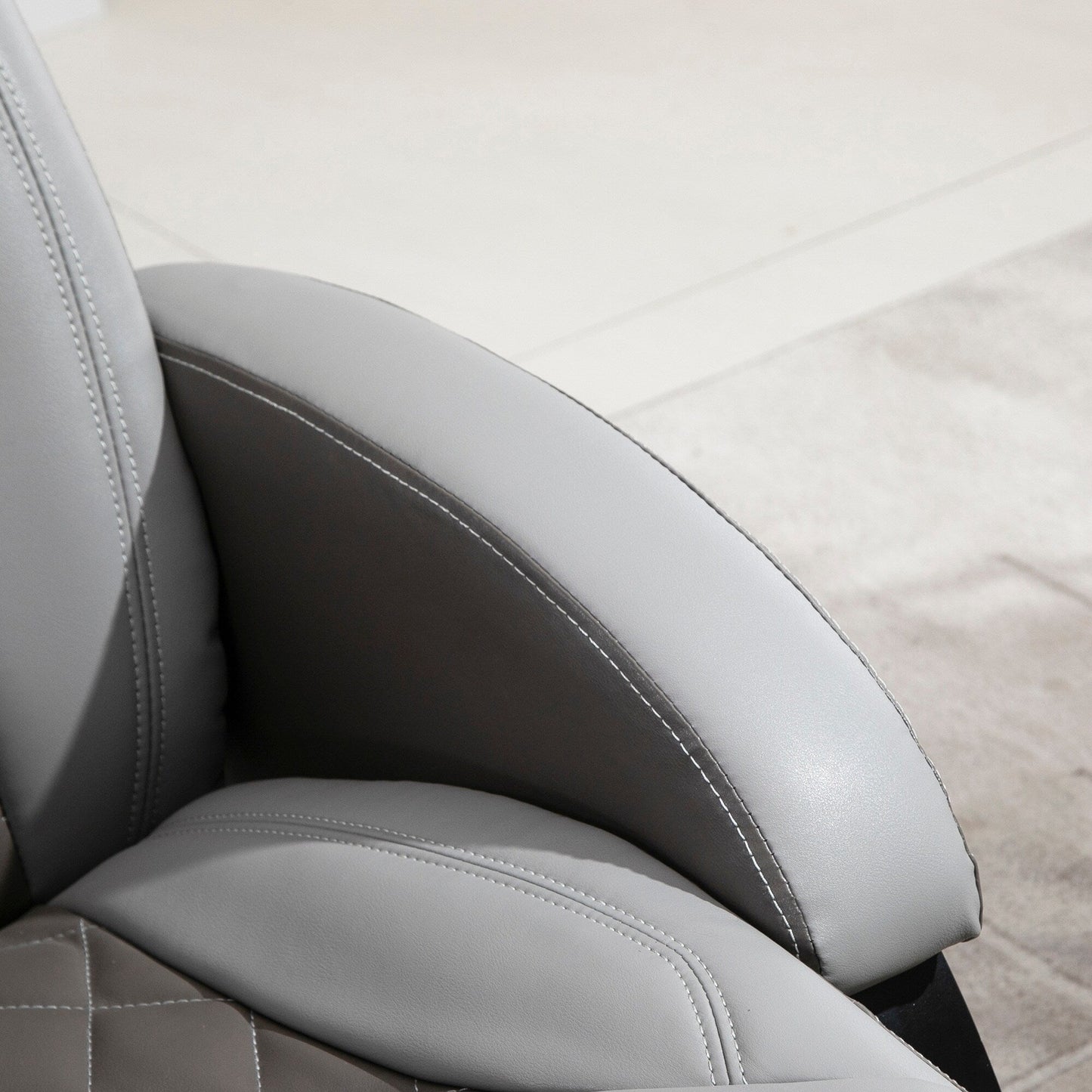 Poltrona reclinabile con poggiapiedi e poggiatesta