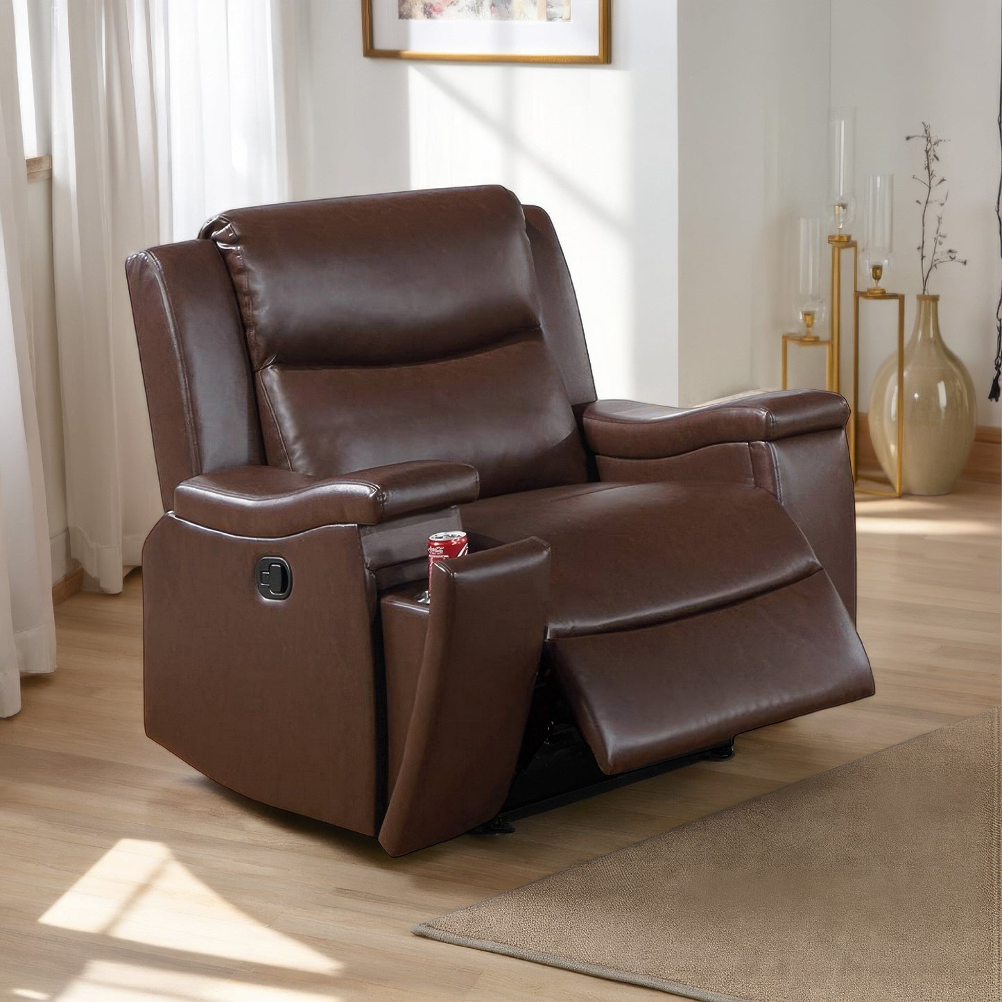 Poltrona reclinabile manuale Renna con portabicchieri, similpelle color cammello