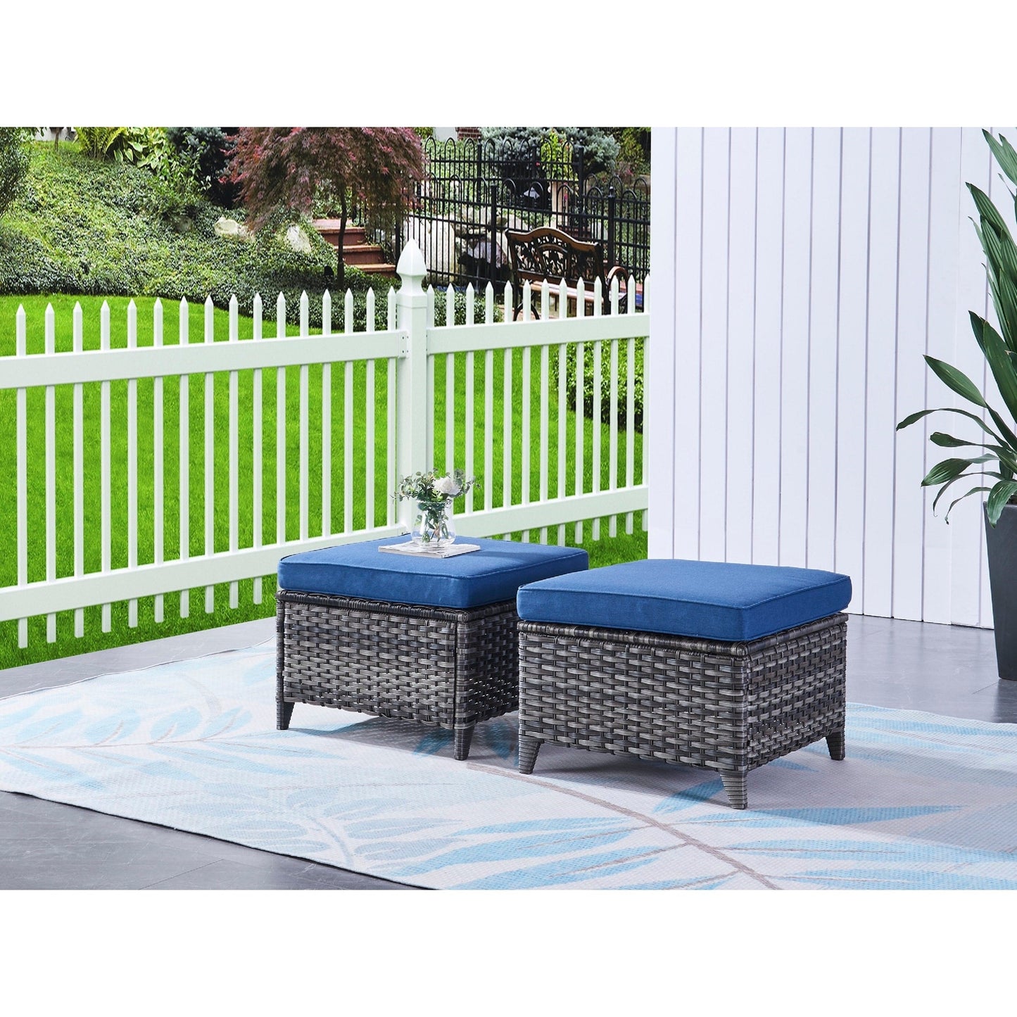 Set di mobili da esterno Pocassy da 5 pezzi, sedie girevoli con pouf