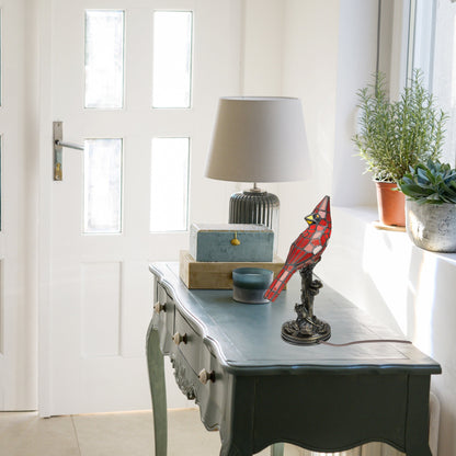 Lampada da tavolo Cardinal da 13 pollici in vetro colorato rosso River of Goods - 8L x 4,5W x 13,5H