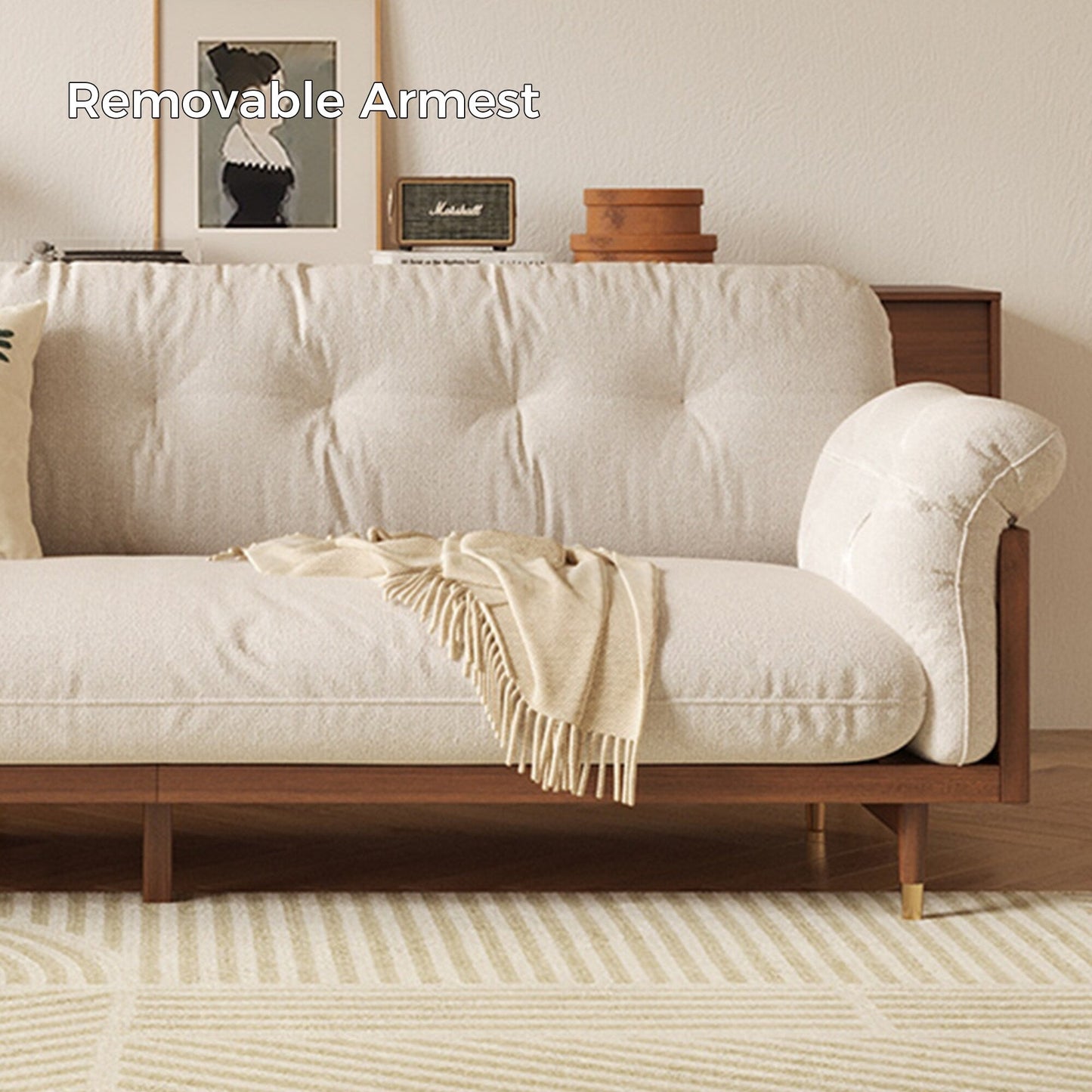 Divano rettangolare a tre posti in tessuto di lino con braccioli svasati Romision, colore beige