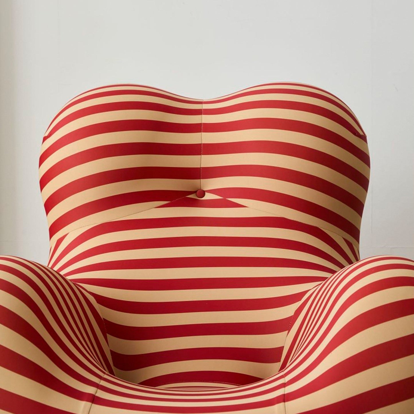 Divano curvo in tessuto con braccioli inclinati Romision