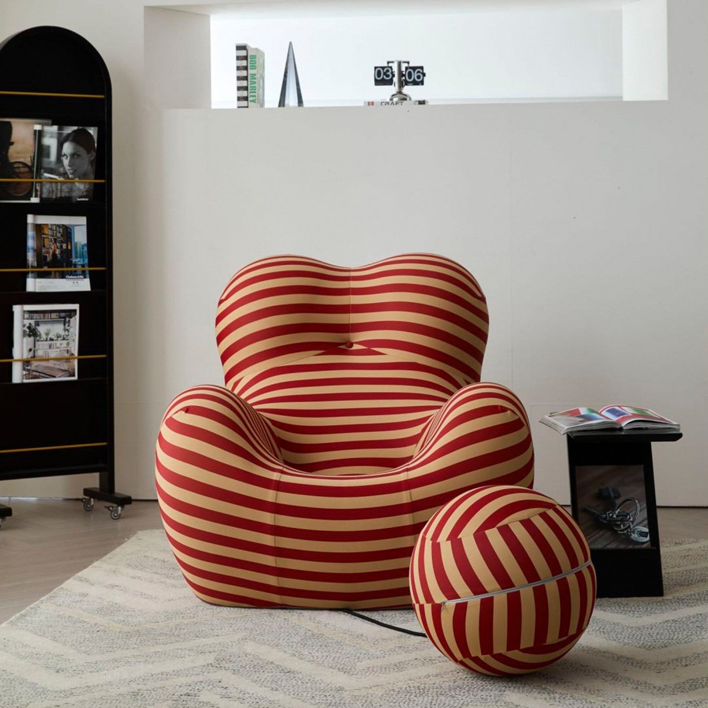 Divano curvo in tessuto con braccioli inclinati Romision