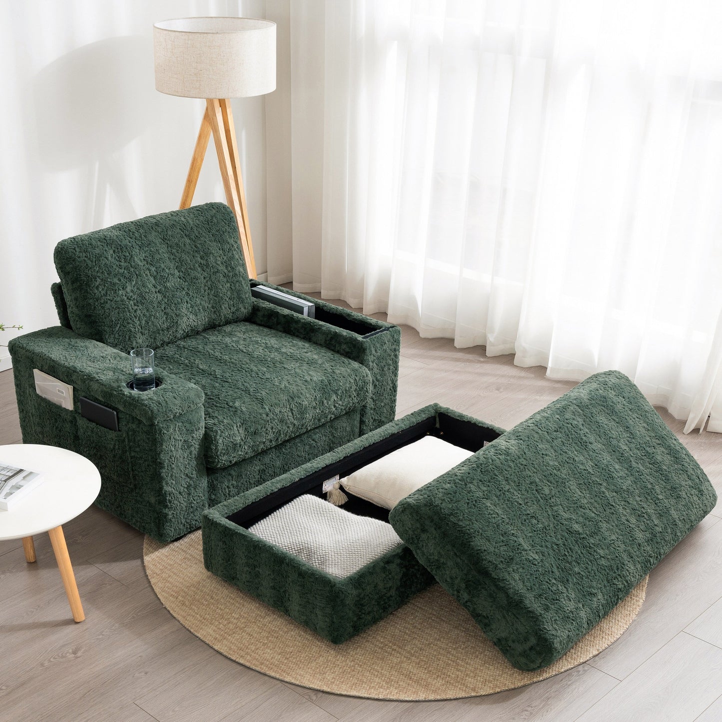 Divano letto chaise longue oversize Roomfitters con pouf, poltrona letto in pelliccia sintetica con portabicchieri