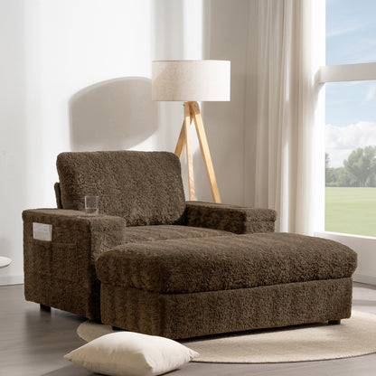 Divano letto chaise longue oversize Roomfitters con pouf, poltrona letto in pelliccia sintetica con portabicchieri