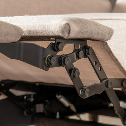 Poltrona reclinabile con schienale a spinta Roomfitters, trapuntatura a bottoni e gambe affusolate in legno, poltrona lounge per soggiorno