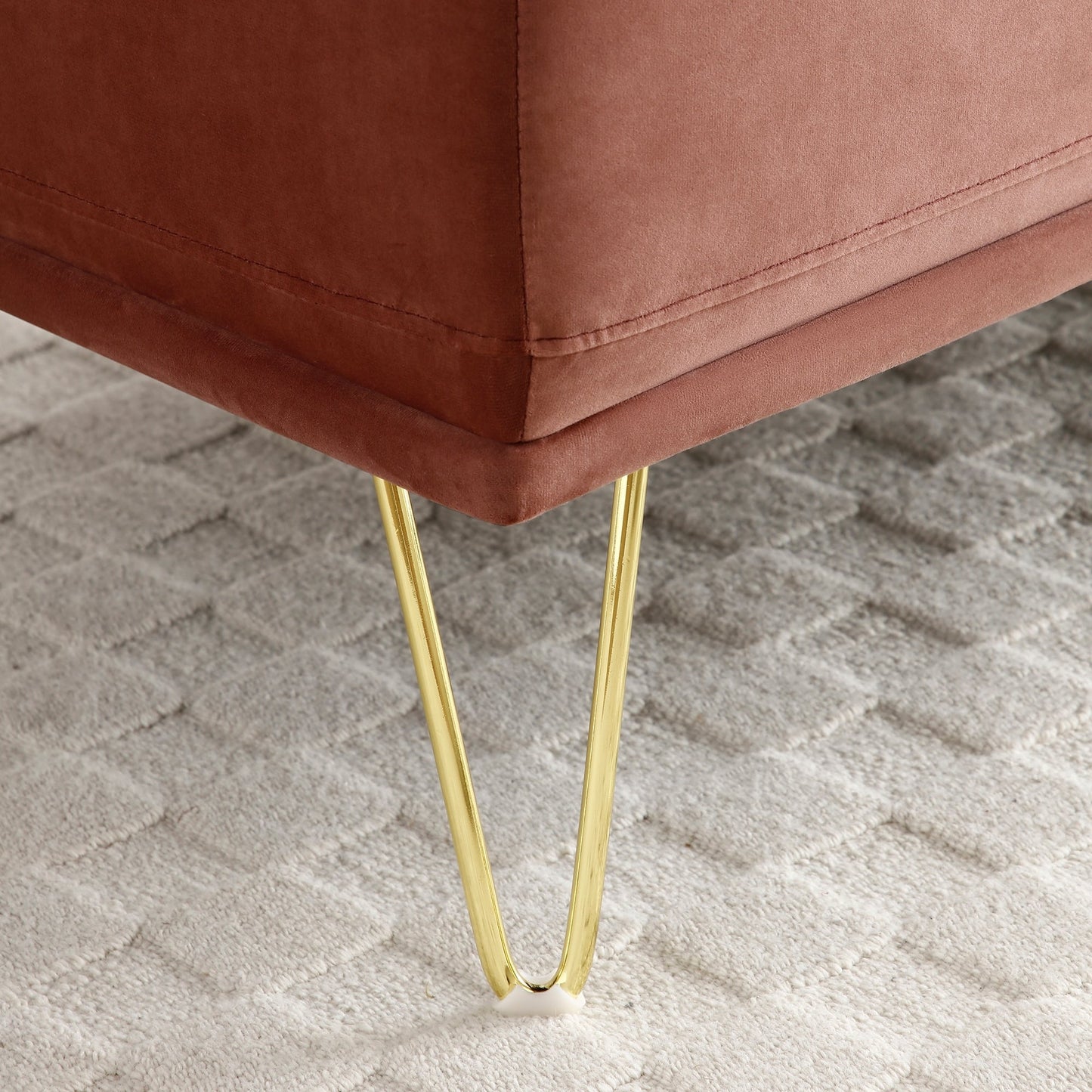 Divano a due posti imbottito Rose Modern 56.3 con gambe in metallo dorato per camera da letto