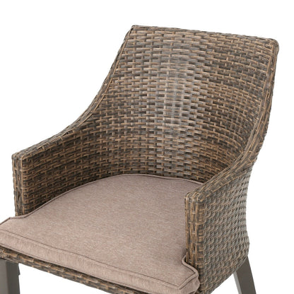 Set da pranzo rotondo in vimini e legno Ryan Outdoor da 5 pezzi con cuscini di Christopher Knight Home