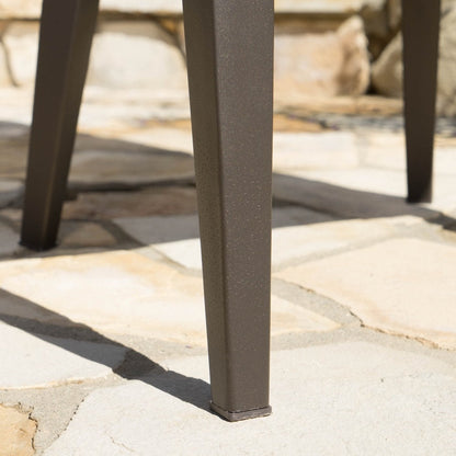 Set da pranzo rotondo in vimini e legno Ryan Outdoor da 5 pezzi con cuscini di Christopher Knight Home