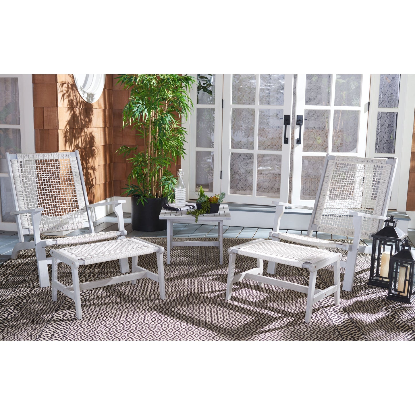 SAFAVIEH Chantelle Outdoor Living, set di 2 sedie e sgabelli in legno massello (include tavolino) - 26L x 35P x 33A