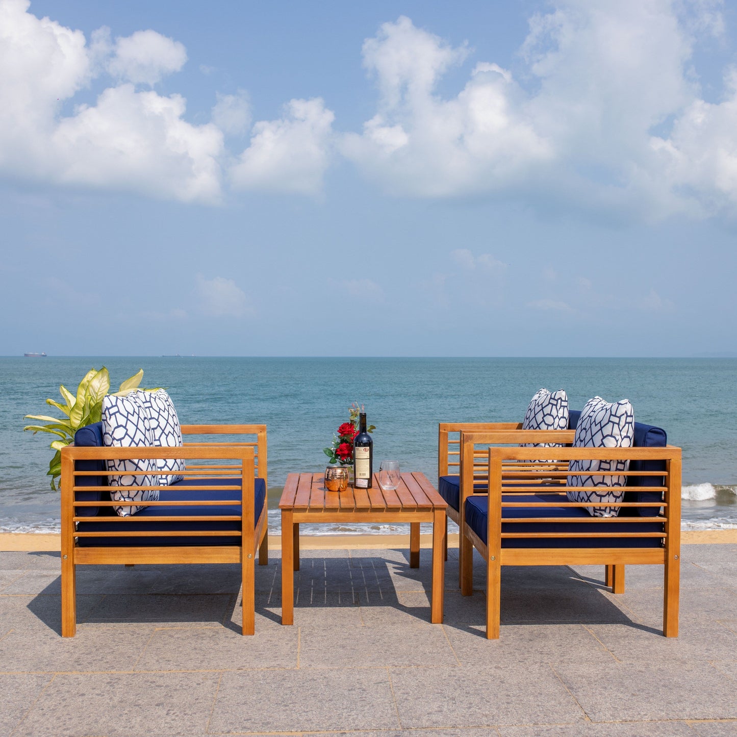 Set da esterno SAFAVIEH Yoselin da 4 pezzi con cuscino decorativo - 51L x 26P x 26A