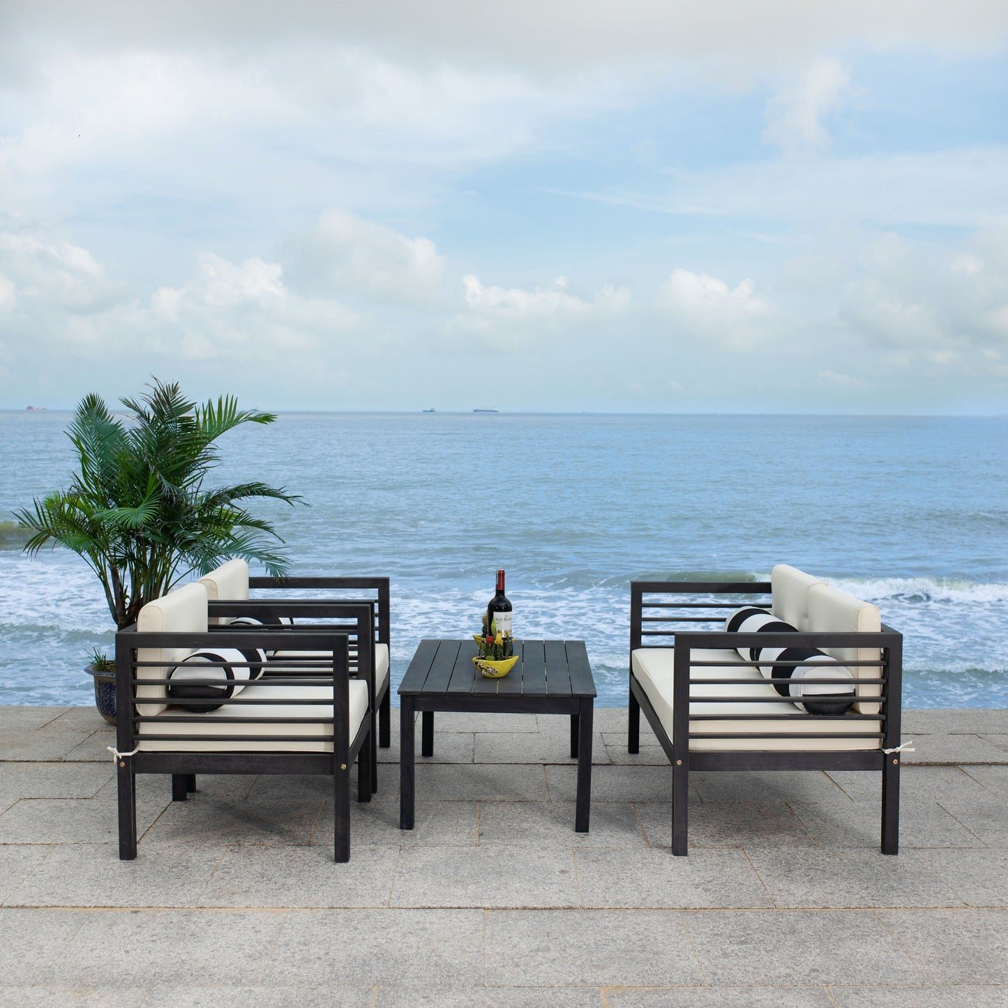 Set da esterno SAFAVIEH Yoselin da 4 pezzi con cuscino decorativo - 51L x 26P x 26A