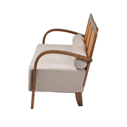 Divano moderno Sage in tessuto Japandi grigio chiaro e legno con finitura marrone noce e rattan intrecciato