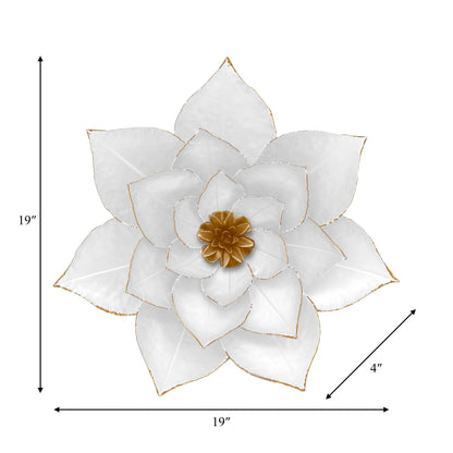 Scultura da parete in metallo contemporaneo a forma di fiore di loto di Sagebrook Home