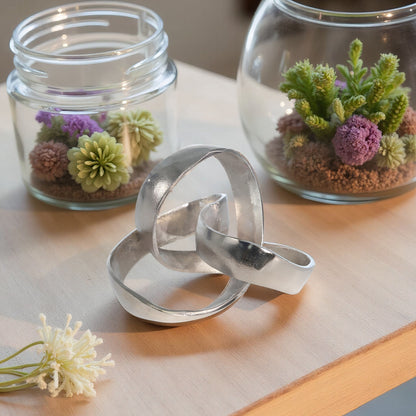 Scultura decorativa intrecciata astratta in alluminio moderno Sagebrook Home - 8 x 8 x 7