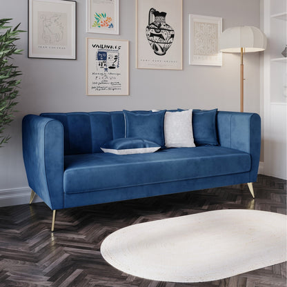 Divano Scarlett Velvet a 3 posti con braccioli svasati e 4 cuscini decorativi