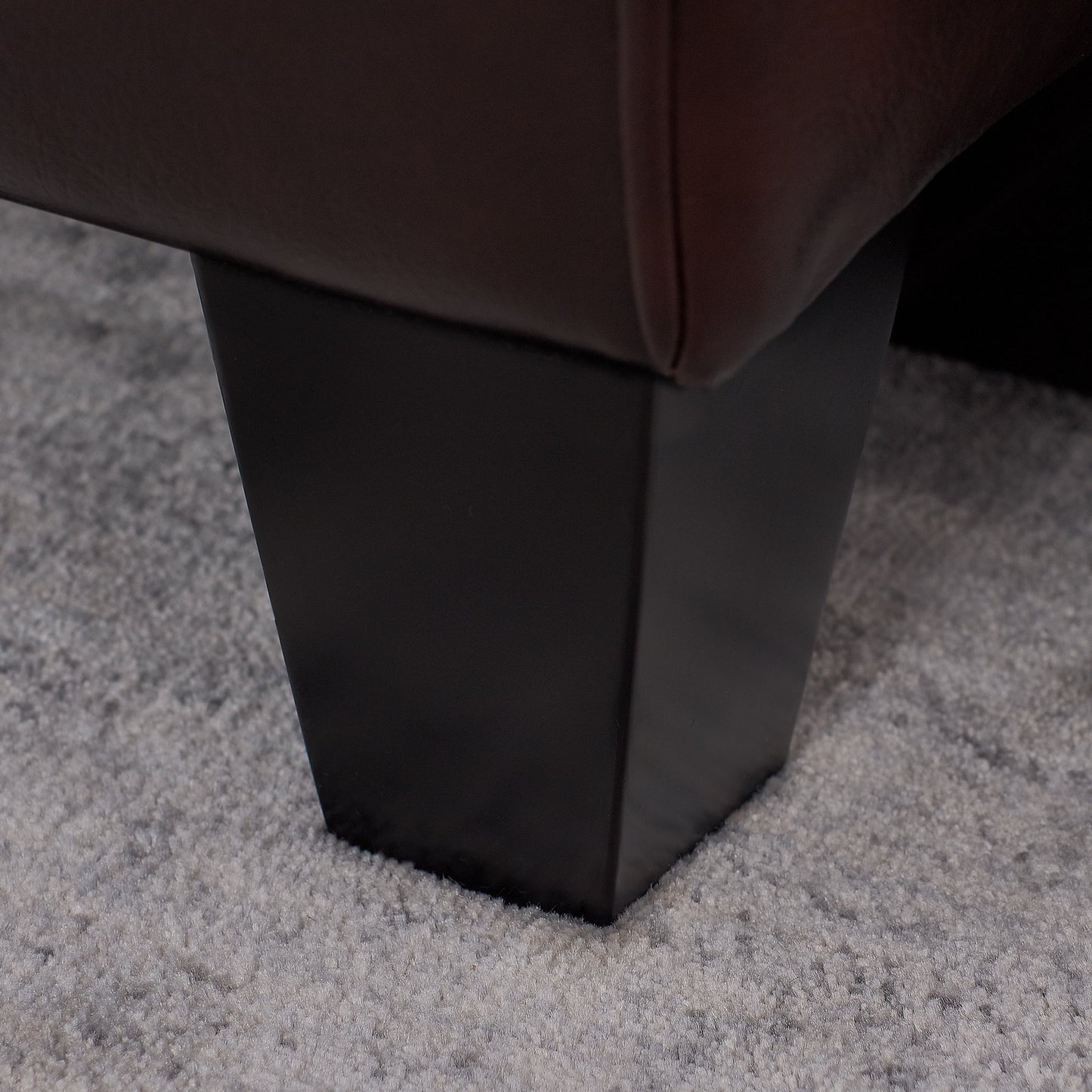 Divano Serta Palisades 73 Track Arm, in poliestere di facile manutenzione, con schienale morbido e cuscini di seduta a molle insacchettate.