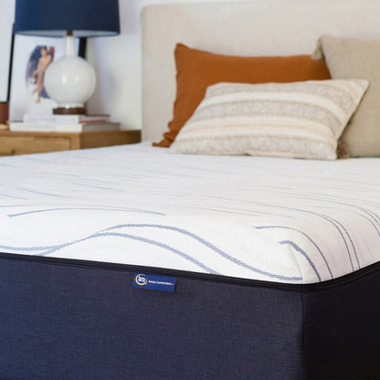 Materasso Serta Perfect Sleeper in memory foam gel da 14 pollici king-size in una scatola