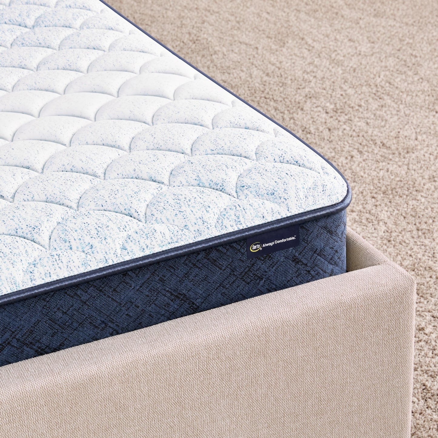 Materasso rigido in memory foam Serta Sleep to Go 6 in una scatola