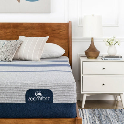 Materasso in memory foam Serta iComfort Blue Max 1000 da 13 pollici e set letto regolabile