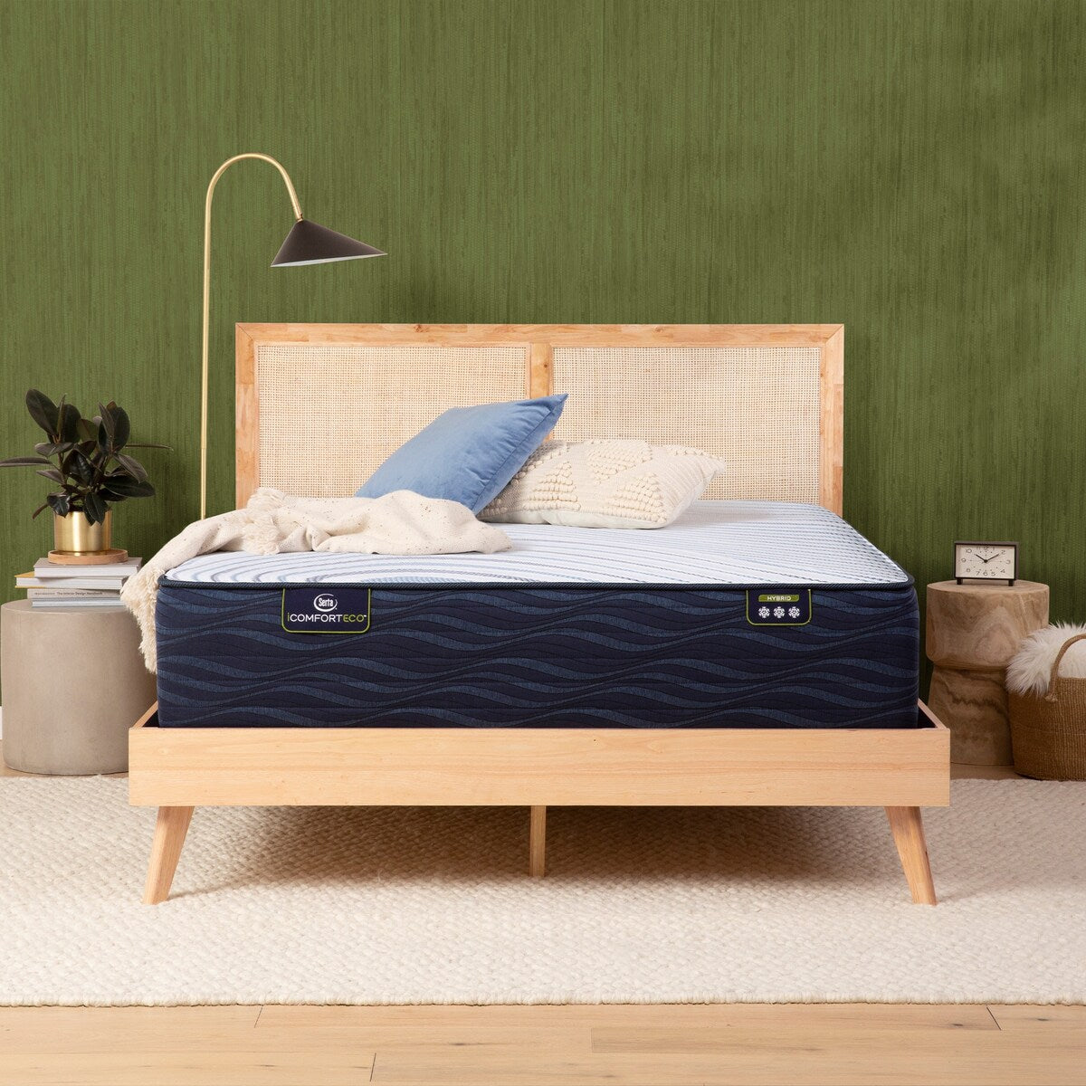 Set materasso ibrido Serta iComfortECO S30LTX 13,75 cm, misura media