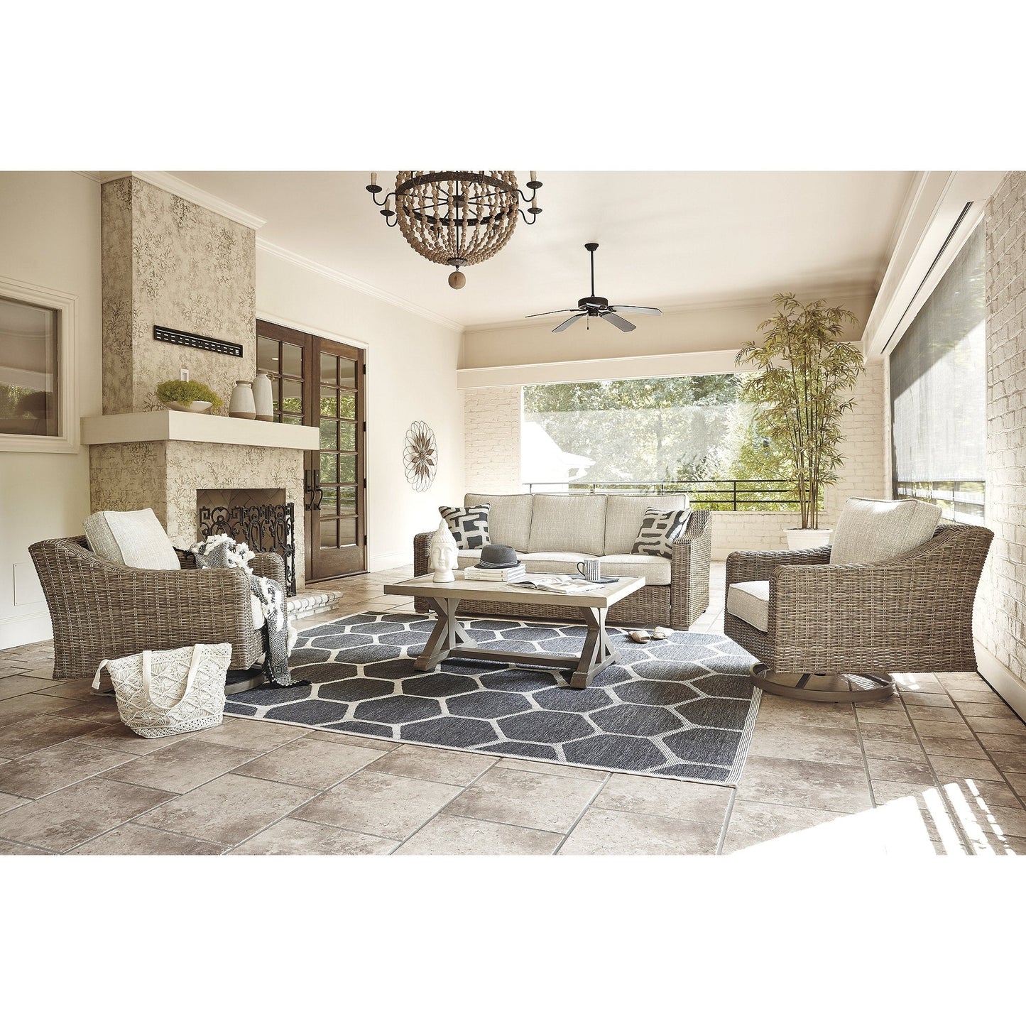 Signature Design by Ashley Beachcroft Set da conversazione per esterni marrone/beige da 4 pezzi - 82,25 L x 37,75 P x 34,63 A