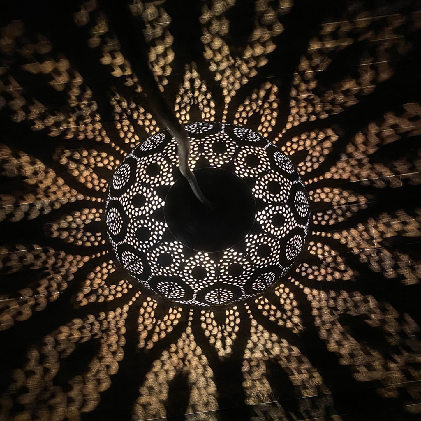 Lampada a sospensione con paralume in metallo bronzo antico Sigrid River of Goods - 11 x 11 x 11,25/70,25