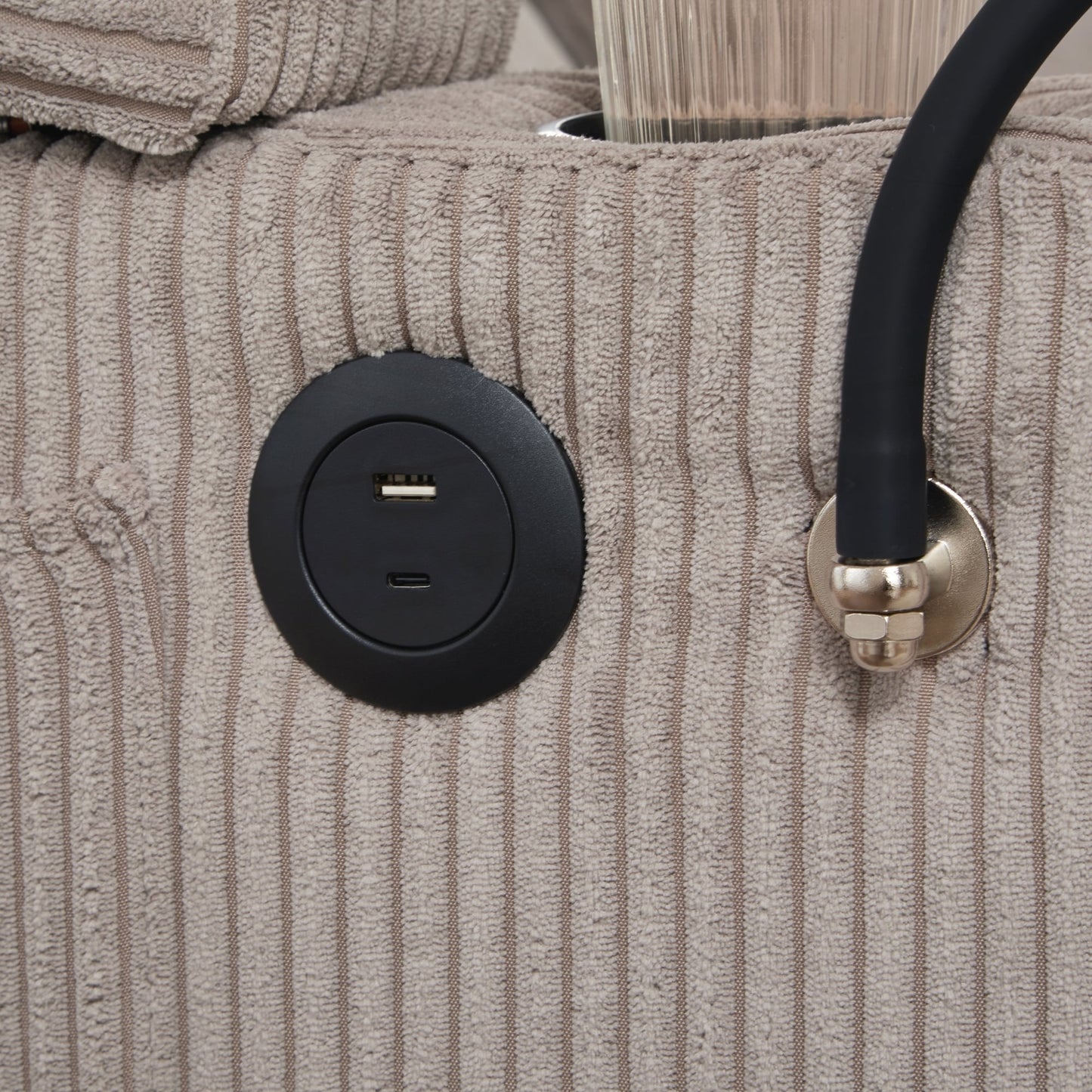 Divano letto in velluto a coste con porte USB