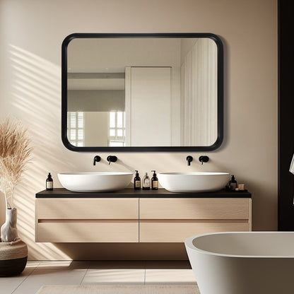 Specchio da parete rettangolare con angoli arrotondati e cornice in legno massello