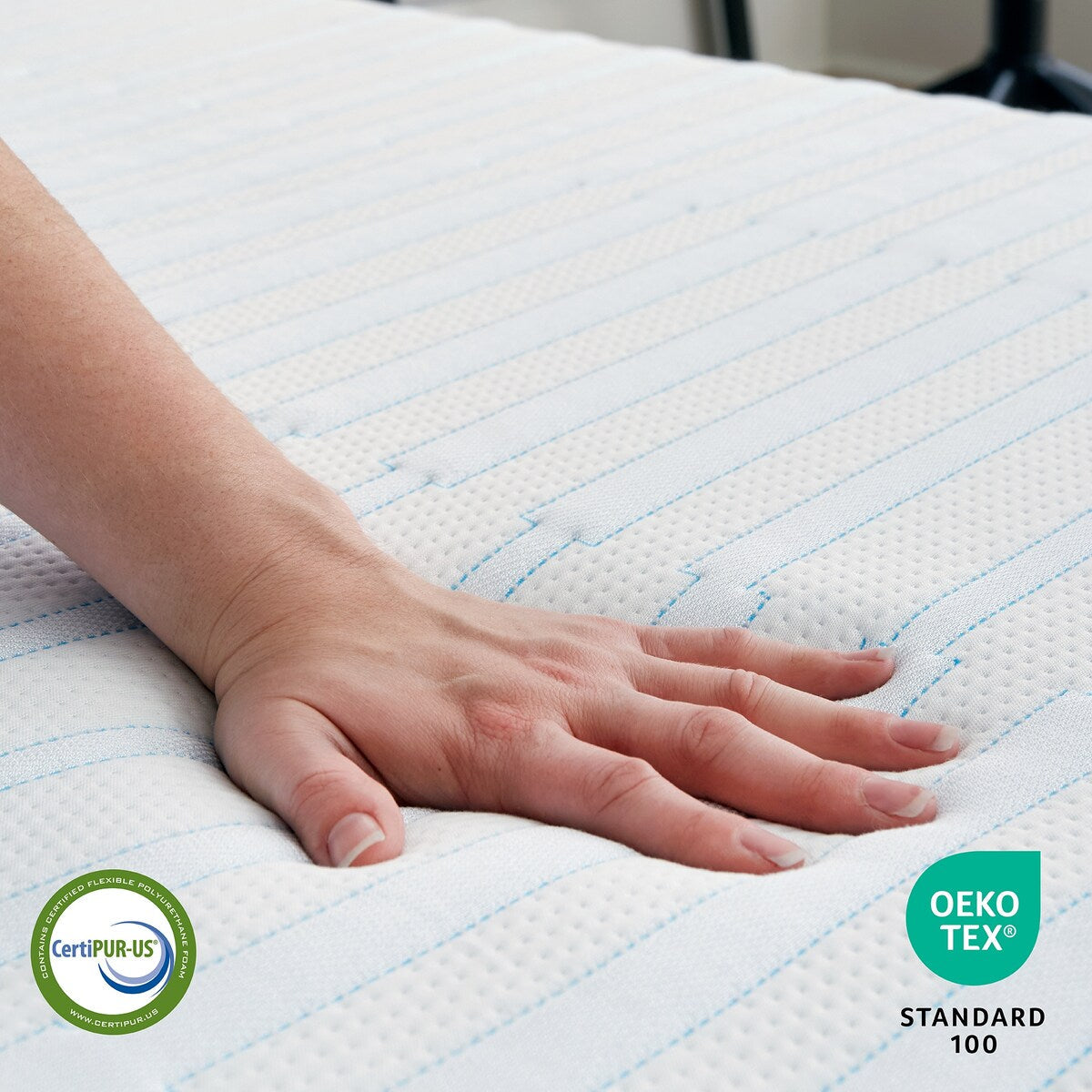 Materasso in memory foam a triplo strato Bodipedic da 8 pollici in una scatola