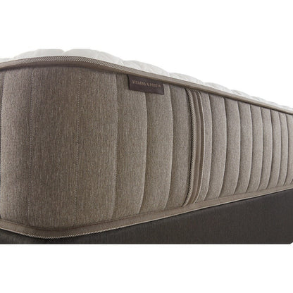 Set di materassi California King-size Stearns &amp; Foster Scarborough da 14 pollici, rigido e diviso