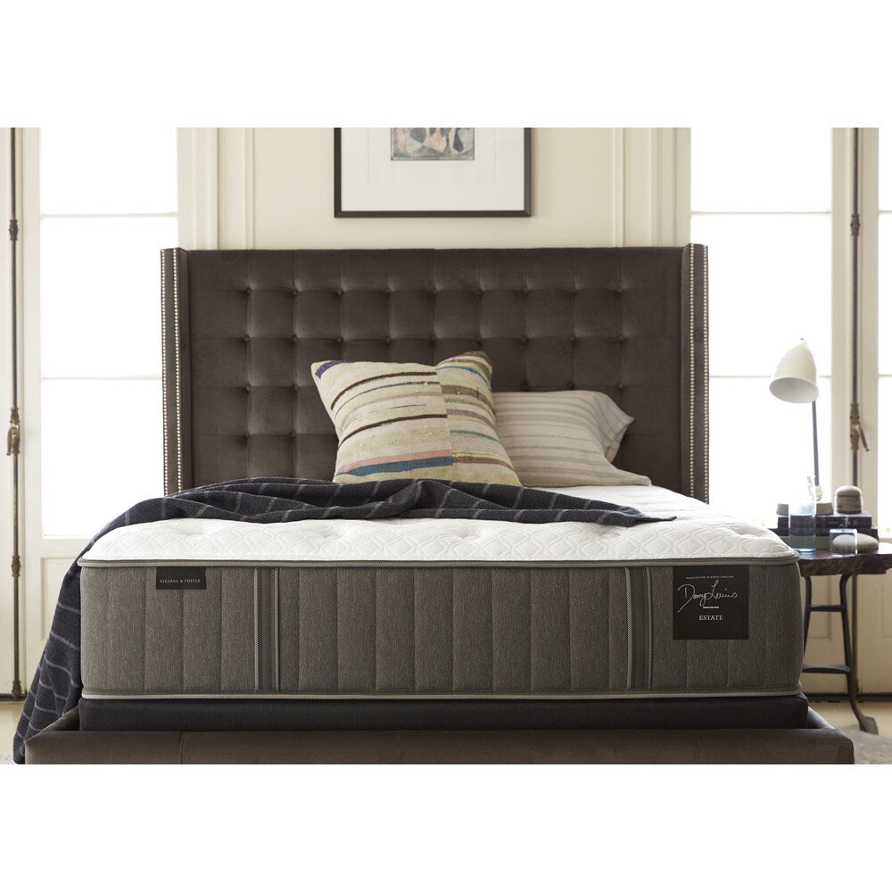 Set di materassi California King Plush Split Scarborough da 14 pollici di Stearns and Foster